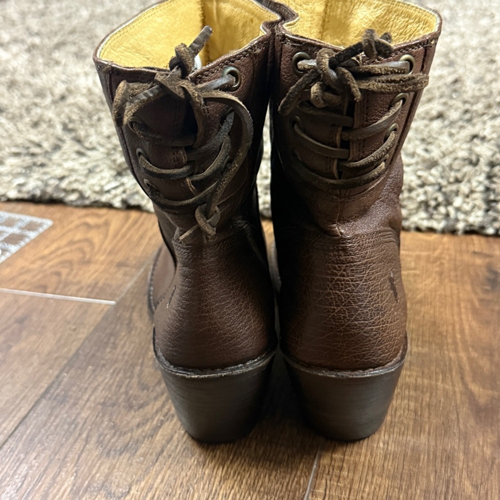 FRYE Carmen Elegant Brown Leather Heeled Boots Size 8 Women - Picture 5 of 16